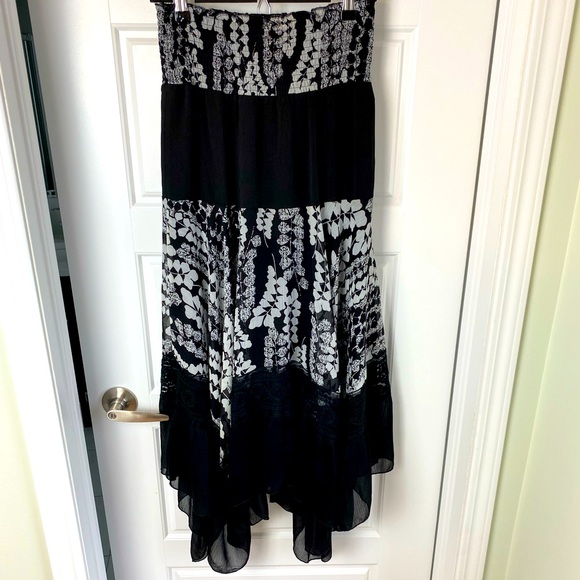 High-Waisted Ruffle Skirt with Floral Motif - Picture 1 of 10